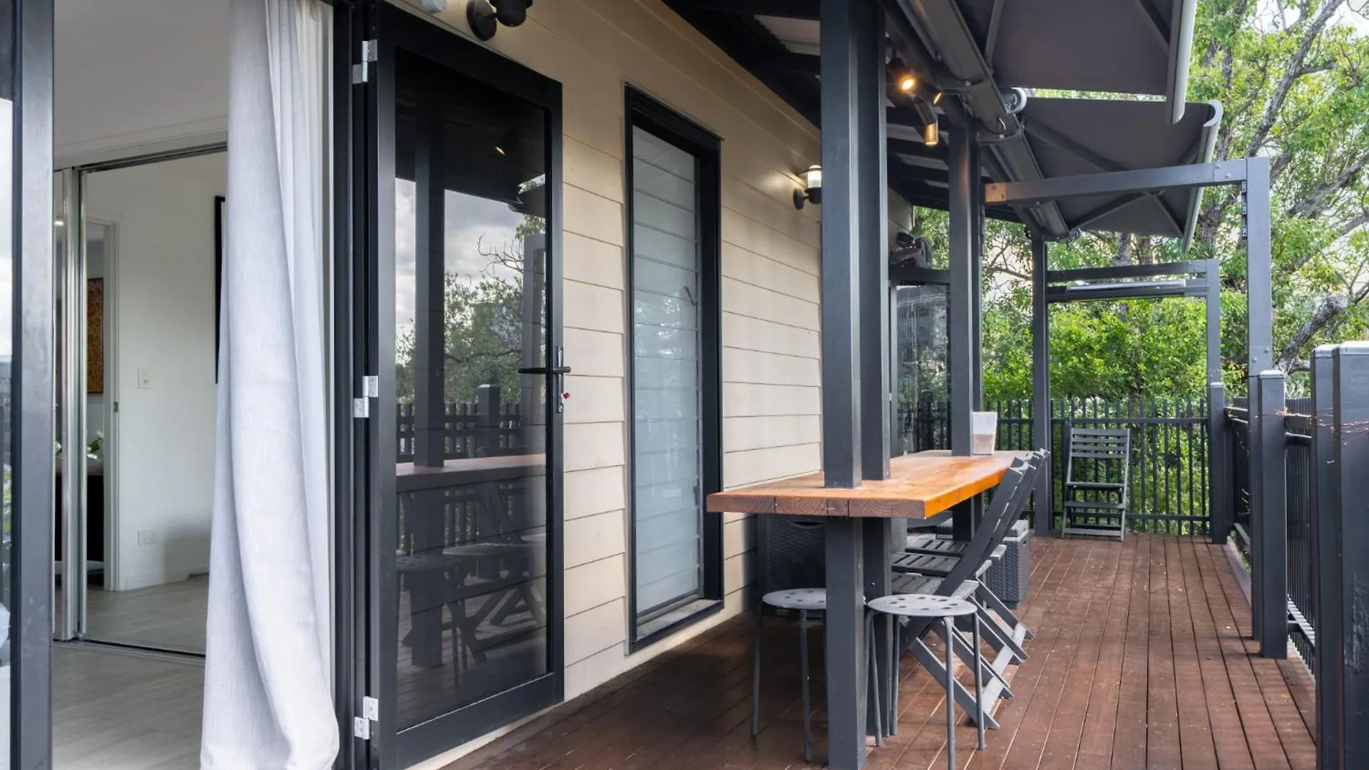 Sophisticated 2-Bed Home With Alfresco Dining 브리즈번 오스트레일리아
